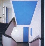 Blick vom 2. Obergeschoss ins Treppenhaus. Foto aus: Das Diktat der klaren Linien (1995)