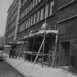 Wiederherstellung des Eingangs an der Munckelstraße 1952. Quelle: ISG/Stadtarchiv Gelsenkirchen.