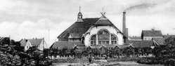 Die Stadthalle im Stadtgarten, bevor sie zum Stadttheater umgebaut wurde. Quelle: Ausschnitt aus einer Postkarte.